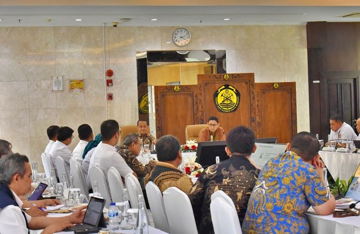 FOKUS: Menindaklanjuti arahan Presiden Republik Indonesia Prabowo Subianto, Kementerian ESDM bergerak cepat menggelar rapat pimpinan (rapim) yang dipimpin Menteri ESDM Bahlil Lahadalia.