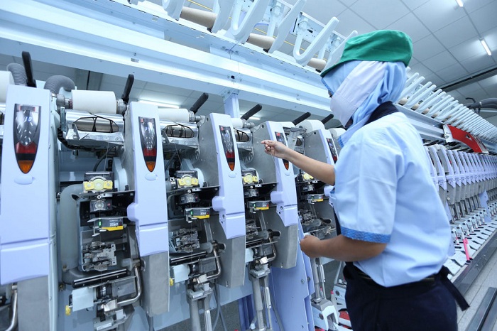 BEKERJA: Aktivitas di pabrik tekstil dan produk tekstil (TPT) PT Sri Rejeki Isman Tbk (Sritex) Sukoharjo.