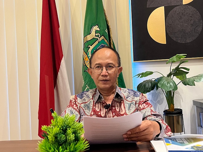 SERIUS: Ketua Umum Kadin Jatim Adik Dwi Putranto