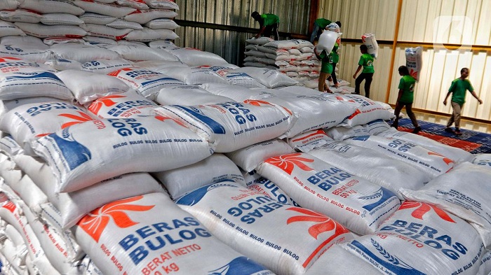 AMAN: Bulog Kanwil Jatim akan menyalurkan beras melalui program bantuan pangan pada Desember mendatang sebanyak 34.400 ton.