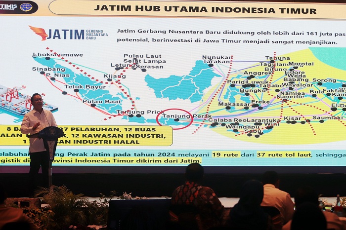 RAKOR: Pj Gubernur Jatim Adhy Karyono memberikan pemaparan sebelum membuka Rakor Kepala Dinas Perhubungan Provinsi Seluruh Indonesia, di Hotel Movenpick Surabaya, Rabu (13/11).