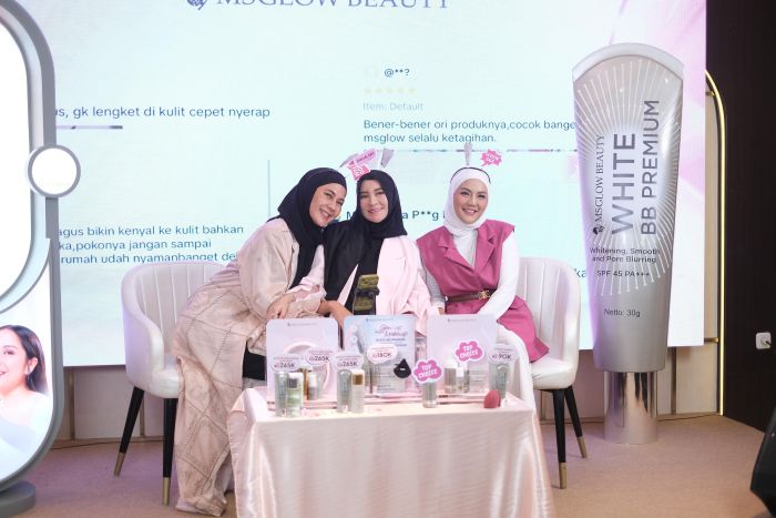 CANTIK: Founder MSGlow Beauty dan J99 Corp Shandy Purnamasari (Tengah) saat peluncuran MSGlow Beauty White BB Premium.