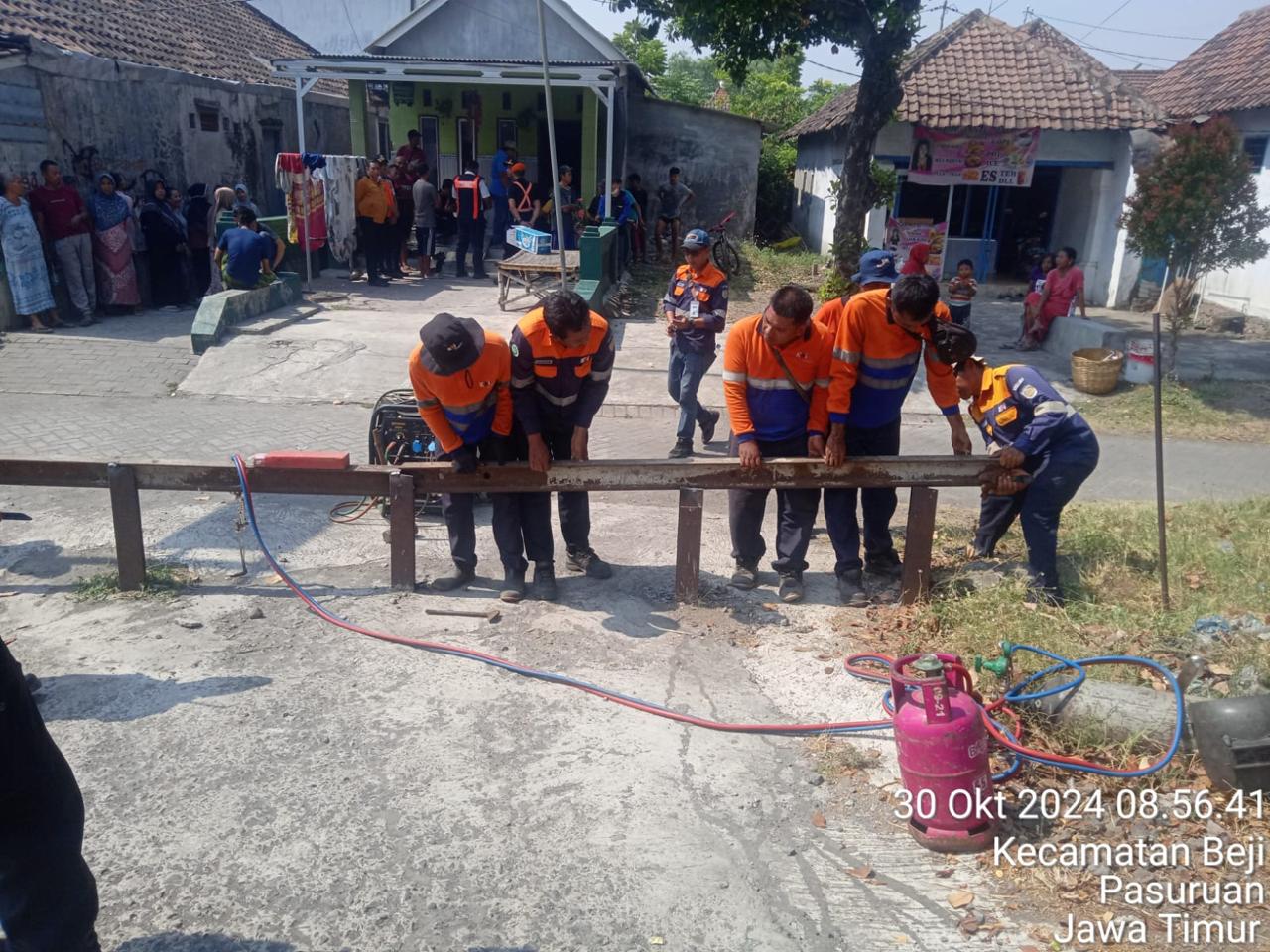 AWAS: Salah satu perlintasan yang sudah ditutup di Kawasan kecamatan Beji Pasuruan. KAI tegas melarang masyarakat membuka kembali perlintasan sebidang yang telah ditutup karena membahayakan.