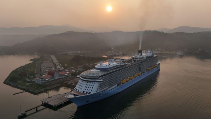 MEGAH: Quantum of The Seas singgah di Terminal Gilimas Pelabuhan Lembar Nusa Tenggara Barat, Jumat (22/11).