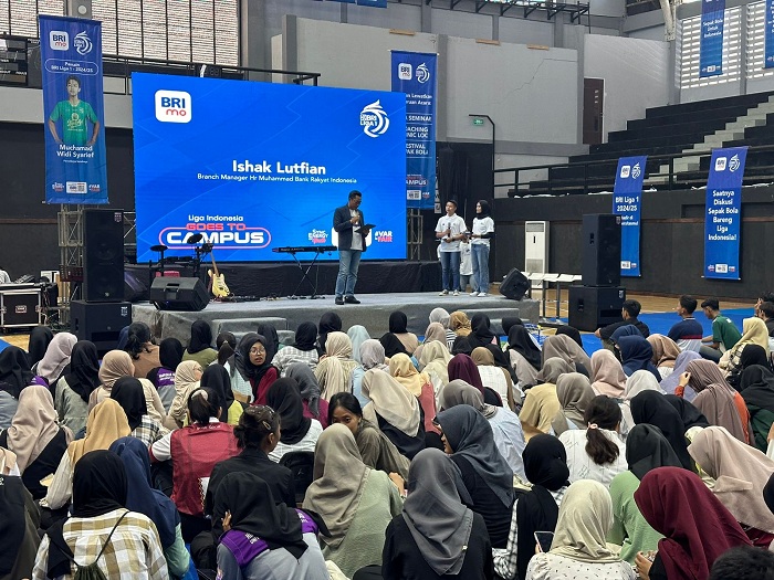 SEMANGAT: BRI Branch Office HR. Muhammad Surabaya kembali menggelar event bertema BRI Liga 1 Goes to Campus di Kampus Unesa, Lidah Kulon Surabaya.  &nbsp;