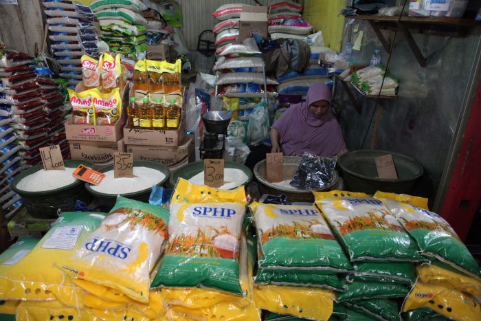 SEMBAKO: Sudah hampir dua pekan ini harha Minyakita mengalami kenaikan di atas HET menjadi di kisaran Rp 17.000 hingga Rp 18.000 per liter.