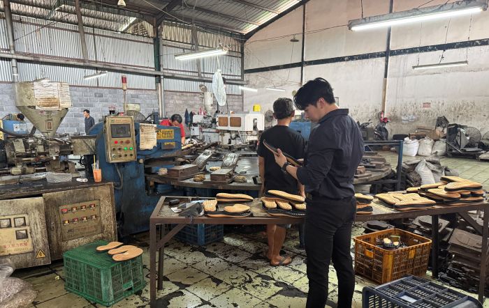 PILIHAN: Produsen sol sepatu PT. Cipta Unggul Pratama terus berinovasi untuk memenuhi kebutuhan pasar dalam negeri sekaligus berkontribusi pada keberlanjutan lingkungan.