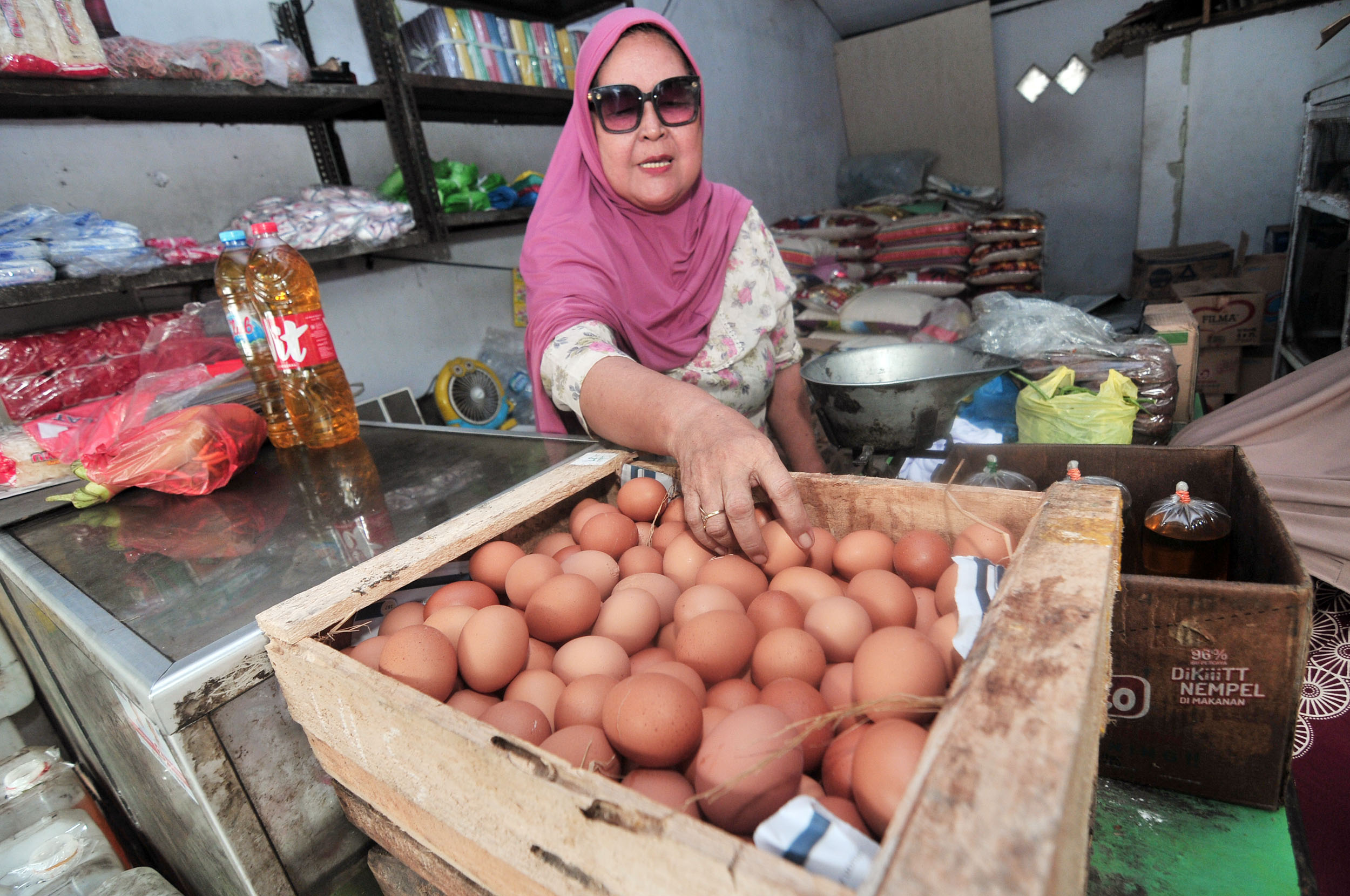 NAIK: Harga telur ayam ras di sejumlah daerah di Jatim, termasuk Surabaya, mengalami kenaikan Rp 1.000 hingga Rp 1.000 per kilogram.