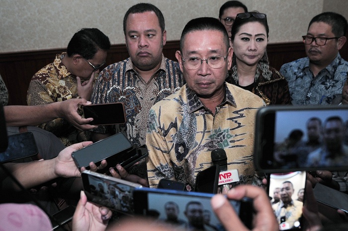 DOORSTOP: Wakil Ketua Banggar DPR RI Wihadi Wiyanto meladeni wawancara dari media.
