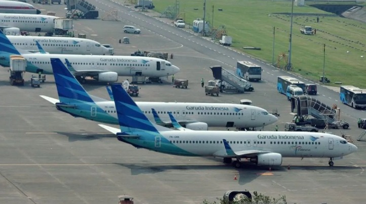 ANTRE: Sejumlah pesawat milik maskapai Garuda Indonesia parkir di areal Bandara Internasional Soekarno Hatta, Tangerang, Banten.