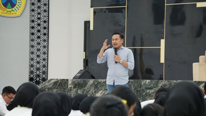 Wakil Ketua DPRD Surabaya Arif Fathoni