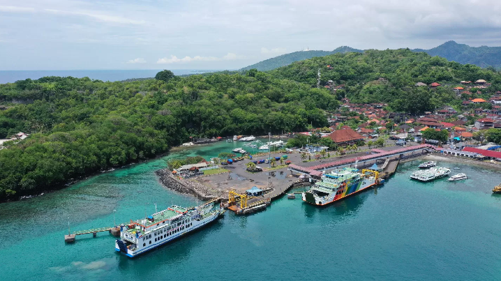 TURUN: ASDP mencatat 206 ribu penumpang dan 51 ribu kendaraan melintasi Ketapang-Gilimanuk pada libur Natal 2024.