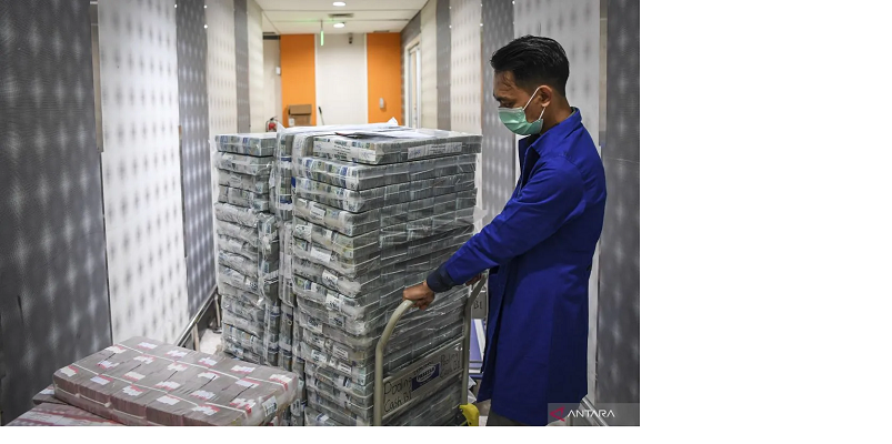 BANYAK: Tumpukan uang baru yang siap diedarkan oleh Bank Indonesia.