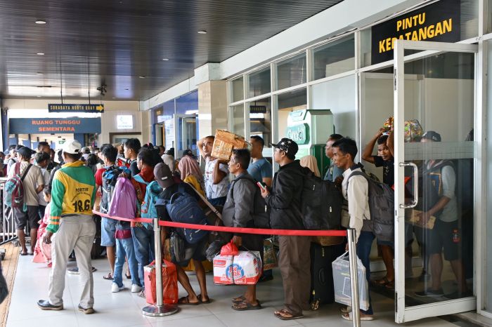 KEMBALI: Para pemudik yang pulang saat menghabiskan liburan Nataru 2024/2025, kini sudah kembali ke rumah mereka masing-masing.
