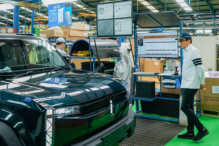 RELASI: Wakil Menteri Perindustrian (Wamenperin) Faisol Riza saat mengunjungi pabrik manufaktur Chery Motor Indonesia di Pondok Ungu, Bekasi, Jawa Barat, Selasa (7/1/2025).