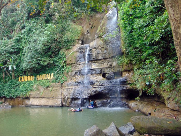 INDAH: Curug Mandala CIlacap dikelilingi suasana alam yang asri dan sejuk, cocok untuk melepas penat.
