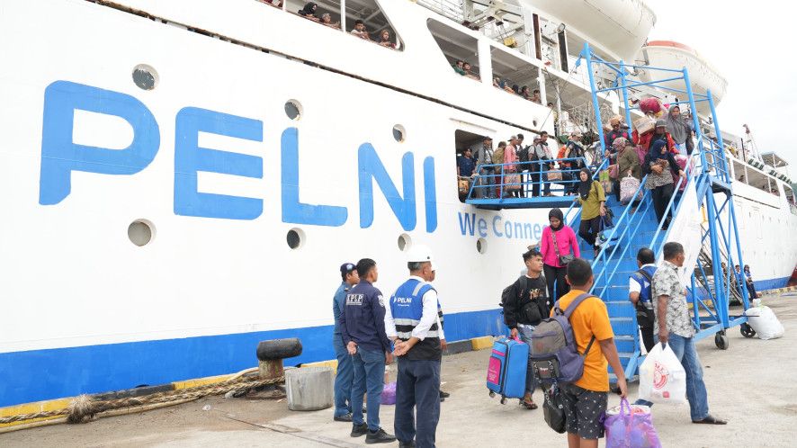 PULANG: Pelni melayani 551.383 penumpang selama periode angkutan Nataru 2024/2025.