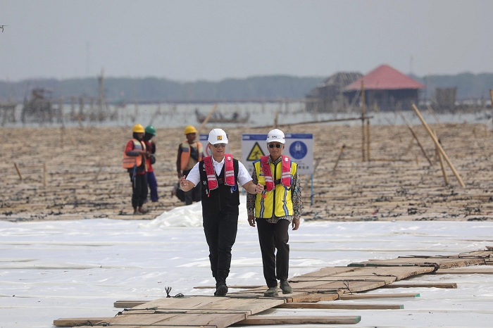 HEBAT: Agus Harimurti Yudhoyono menyampaikan kekagumannya terhadap proyek pembangunan Tol Semarang-Demak.