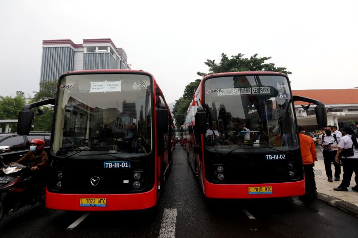 DIGANTI: Bus Trans Semanggi Suroboyo (TSS) yang berhenti di tiga koridor Purabaya-Kenjeran Park via ITS akan diganti dengan bus konvensional yang rencana dimulai Sabtu (18/1/2025).