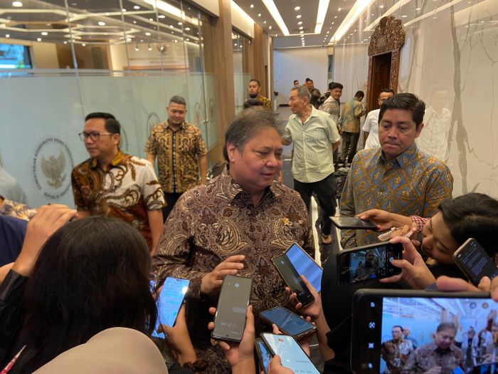 SUKSES: Menteri Koordinator Bidang Perekonomian Airlangga Hartarto menjelaskan mengenai kemenangan Indonesia terkait kasus kelapa sawit di WTO.