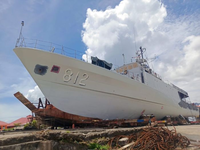 NEGARA MARITIM: KRI Kerapu-812 saat melakukan docking perbaikan bersama PT PAL Indonesia pada September 2024.