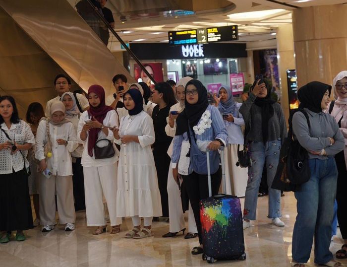 RAMAI: Pengunjung menikmati serangkaian acara di pembukaan My Skin But Better (MSBB) di Tunjungan Plaza (TP) 6 Surabaya, Minggu (19/1).