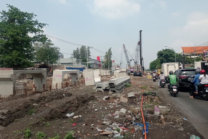 DIKEBUT: Pelebaran jalan Wiyung &ndash; Menganti menjadi salah satu proyek infrastruktur di Kota Surabaya yang dikebut pembangunannya tahun 2025 ini.