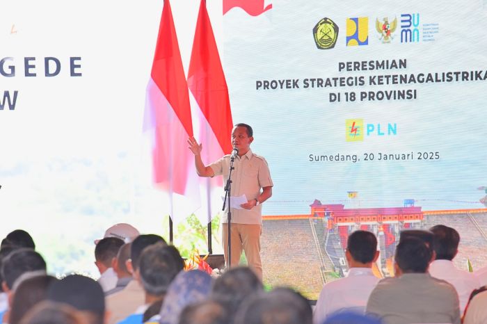 TEGAS: Menteri ESDM Bahlil Lahadalia menyebut pemerintah berkomitmen membangun jaringan transmisi untuk mengimbangi pengembangan pembangkit lstrik