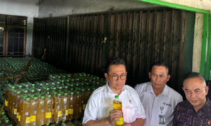 UNGKAP: Menteri Perdagangan (Mendag) Budi Santoso saat melakukan ekspose kasus MinyaKita, di Tangerang, Banten, Jumat (24/1/2025).