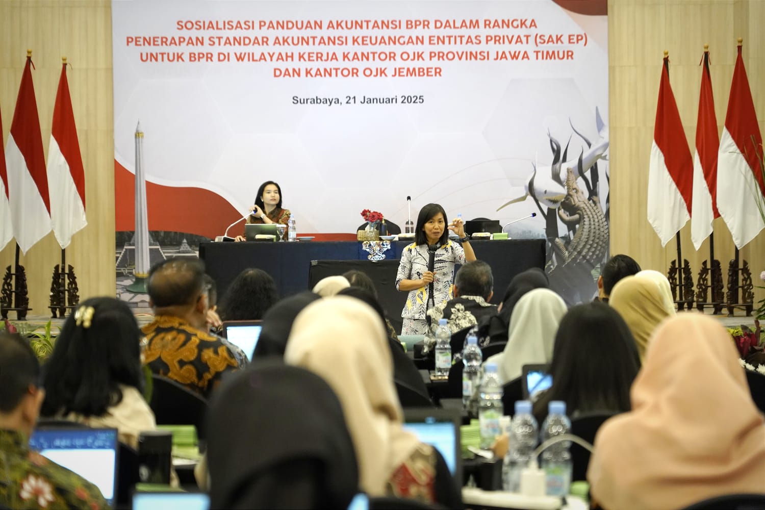 DISKUSI: Kegiatan Sosialisasi Penerapan Standar Akuntansi Keuangan Entitas Privat (SAK EP) bagi BPR yang digelar PJK Provinsi Jawa Timur.