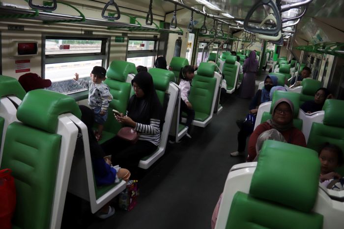 PERUBAHAN JADWAL: Mulai 1 Februari 2025, kereta komuter wilayah 8 Surabaya melakukan perubahan jadwal dan rute. Diharapkan dapat memberikan dampak positif bagi masyarakat yang menggunakan komuter.