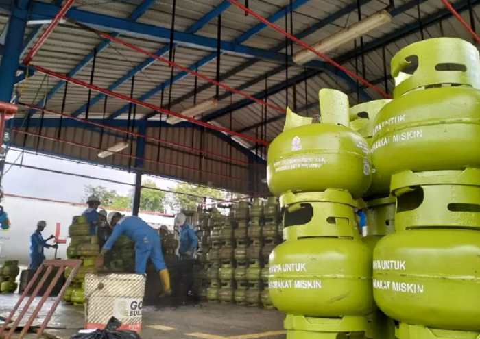 MATA RANTAI: LPG 3 kilogram siap didistribusikan ke pangkalan untuk selanjutnya diserap pengecer lanjut ke konsumen.
