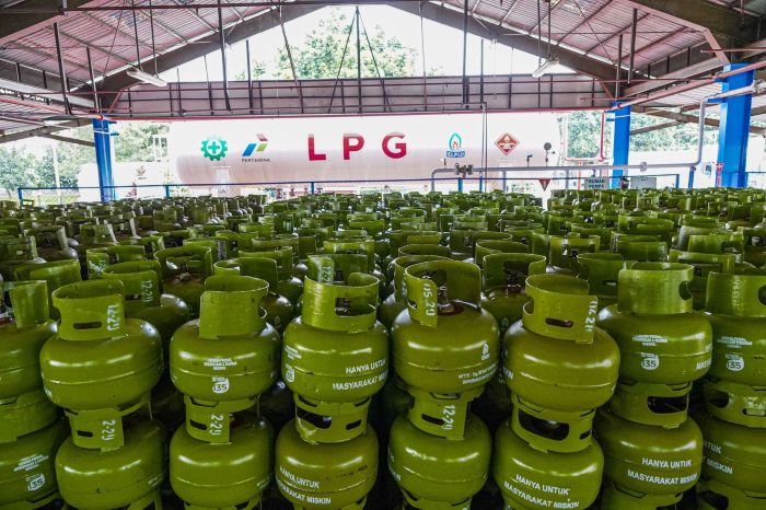 TERJAMIN: Pembelian LPG 3 kg di pangkalan resmi lebih dijamin takarannya karena pangkalan menyiapkan timbangan.