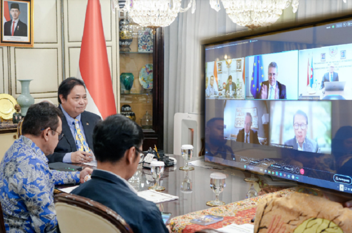 SERIUS: Menko Perekonomian Airlangga Hartarto melakukan pertemuan virtual dengan Komisioner Perdagangan Uni Eropa (UE) Maros Sefcovic, Kamis (13/2/2025).