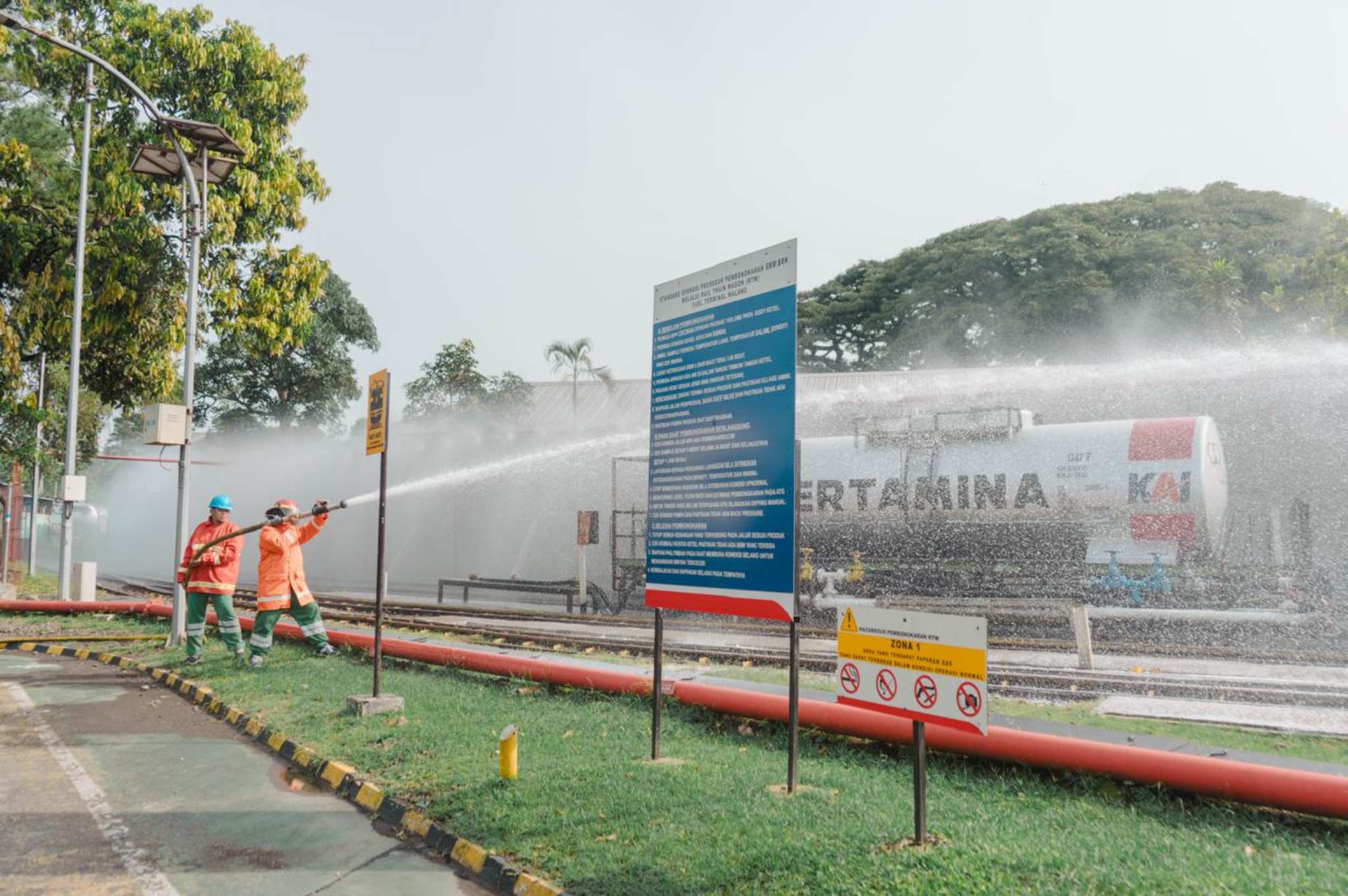 KOORDINASI CEPAT: Simulasi keadaan darurat yang digelar Fuel Terminal Malang Pertamina Patra Niaga Regional Jatimbalinus, Rabu (19/2/2025