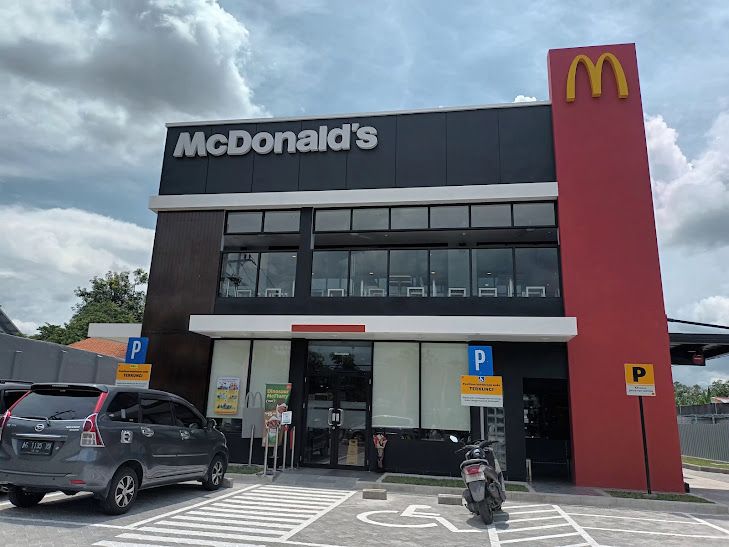 EKSPANSI: PT Rekso Nasional Food sebagai pemegang waralaba dan pengembang merek McDonald&rsquo;s di Indonesia, buka gerai pertama di Jombang.