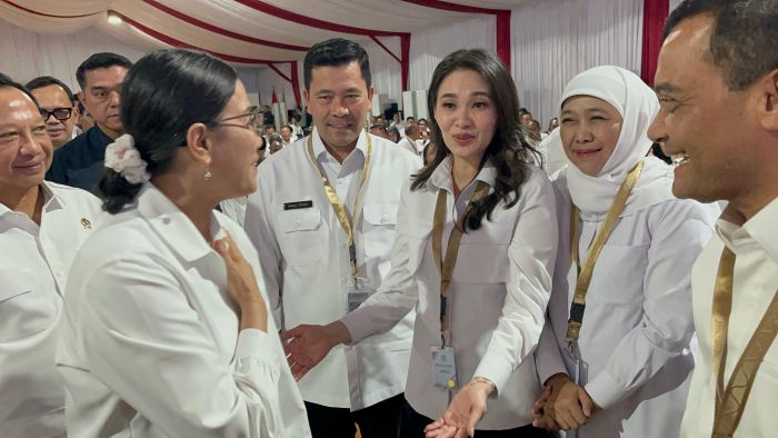 GUYUB: Gubernur Khofifah bersama Menkeu Sri Mulyani, dan Mendagri Tito Karnavian di sela retret di Akmil, Magelang.