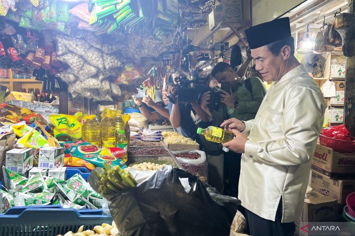 TEGAS: Menteri Pertanian (Mentan) Andi Amran Sulaiman melakukan inspeksi mendadak di Pasar Lenteng Agung, Kelurahan Jagakarsa, Kecamatan Jagakarsa, Jakarta Selatan, Sabtu (8/3/2025).