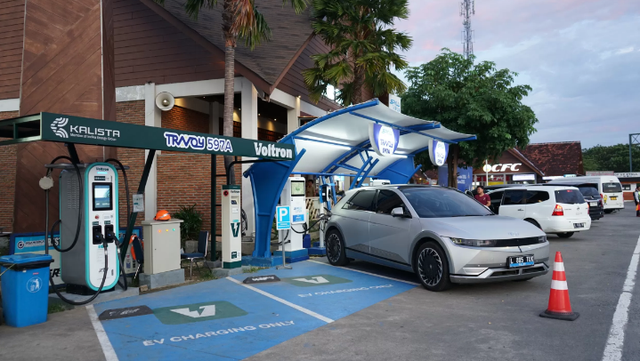 ISI ENERGI: Untuk keperluan mudik pada Lebaran tahun ini, PLN menyiapkan 1.000 SPKLU di jalur trans Jawa-Sumatera.