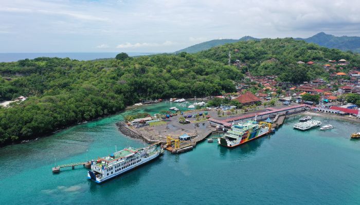 INDAH: Suasana penyeberangan Ketapang - Gilimanuk. ASDP memprediksi Lebaran nanti aka nada kenaikan pengguna sekitar 10 persen