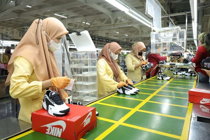 ILUSTRASI: Indonesia saat ini menyumbang hampir 30 persen dari total tenaga kerja untuk pabrik global seperti Nike.