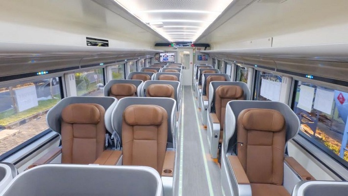 LUXURY: Tampilan kereta api (KA) Argo Dwipangga New Generation buatan PT Inka (Persero), yang dioperasikan PT KAI (Persero).