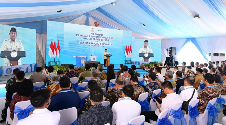 PIDATO: Presiden Prabowo Subianto menyampaikan sambutannya pada peresmian Kawasan Ekonomi Khusus (KEK) Industropolis Batang di Kabupaten Batang, Provinsi Jawa Tengah, Kamis (20/3/2025).