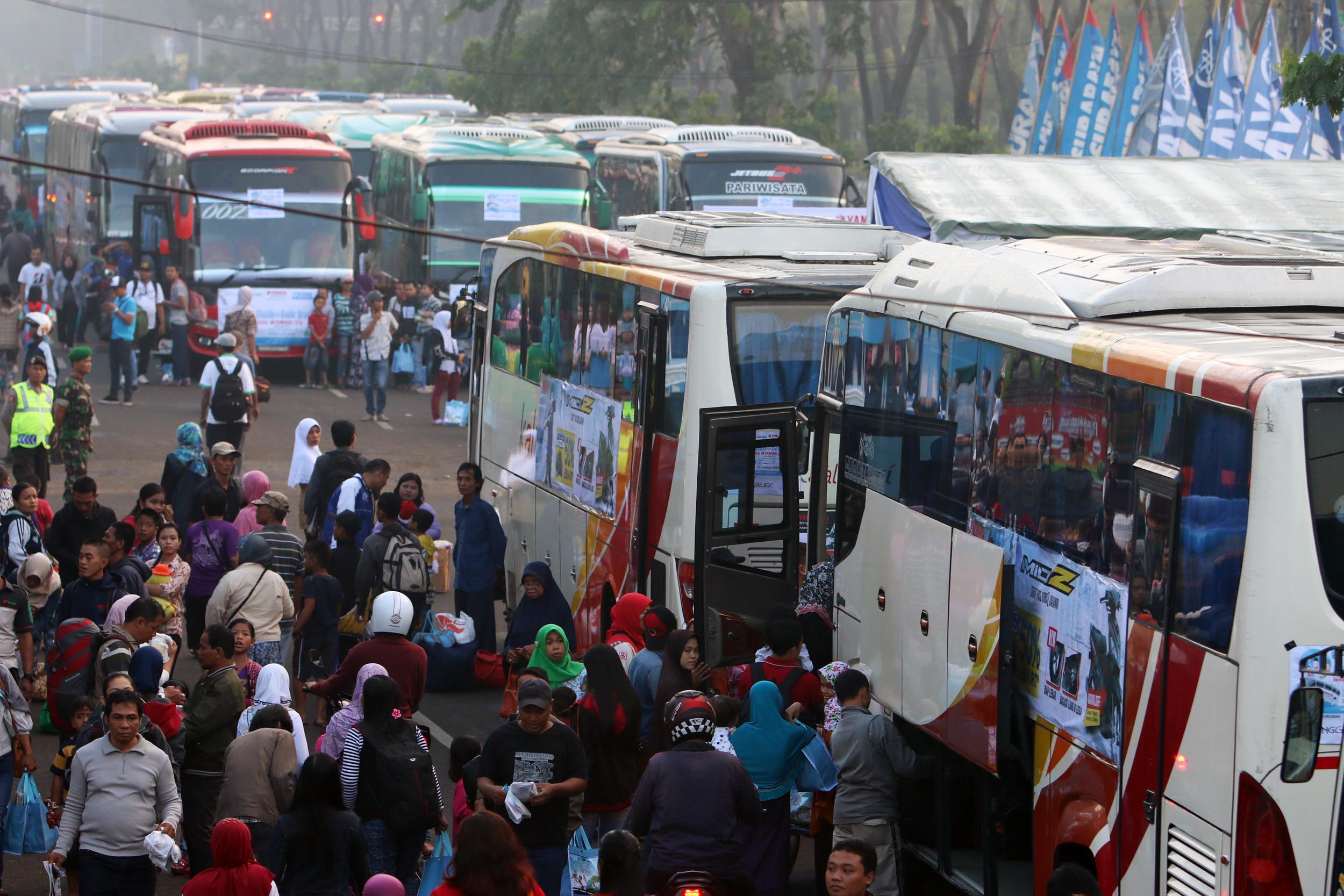 RIUH: Mudik gratis yang rutin digelar Radar Surabaya setiap tahun dalam rangka menyambut Idulfitri, selalu sold out.