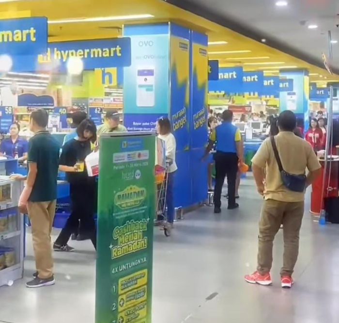 PAMIT: Hypermart Pakuwon Mall akan menutup gerainya mulai 14 April 2025 mendatang.