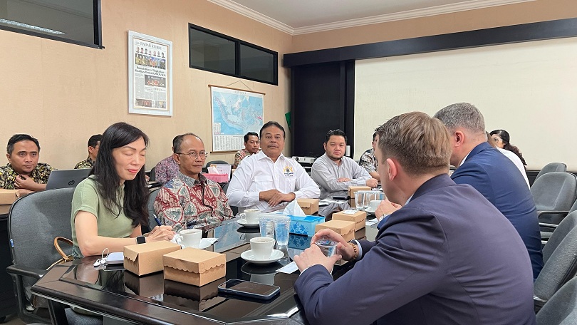 SANTAI: Suasana pertemuan antara Delegasi Rusia dengan Kadin Jatim di Surabaya, Kamis (17/4/2025).