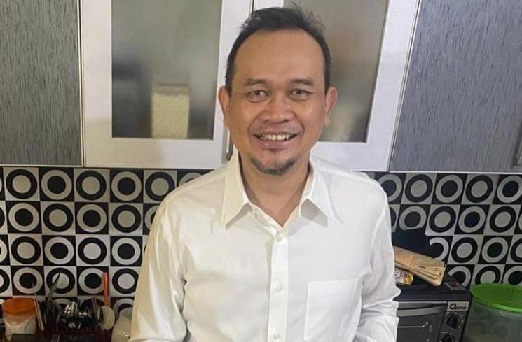 Lies Hartono alias Cak Lontong