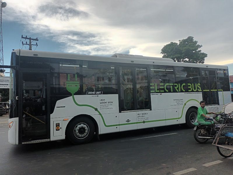 ARMADA BARU: Bus Listrik yang hari ini, Senin (5/5/2025), diuji coba untuk rute tengah kota Surabaya, mulai dari Terminal Purabaya Bungurasih &ndash; Pelabuhan Tanjung Perak.