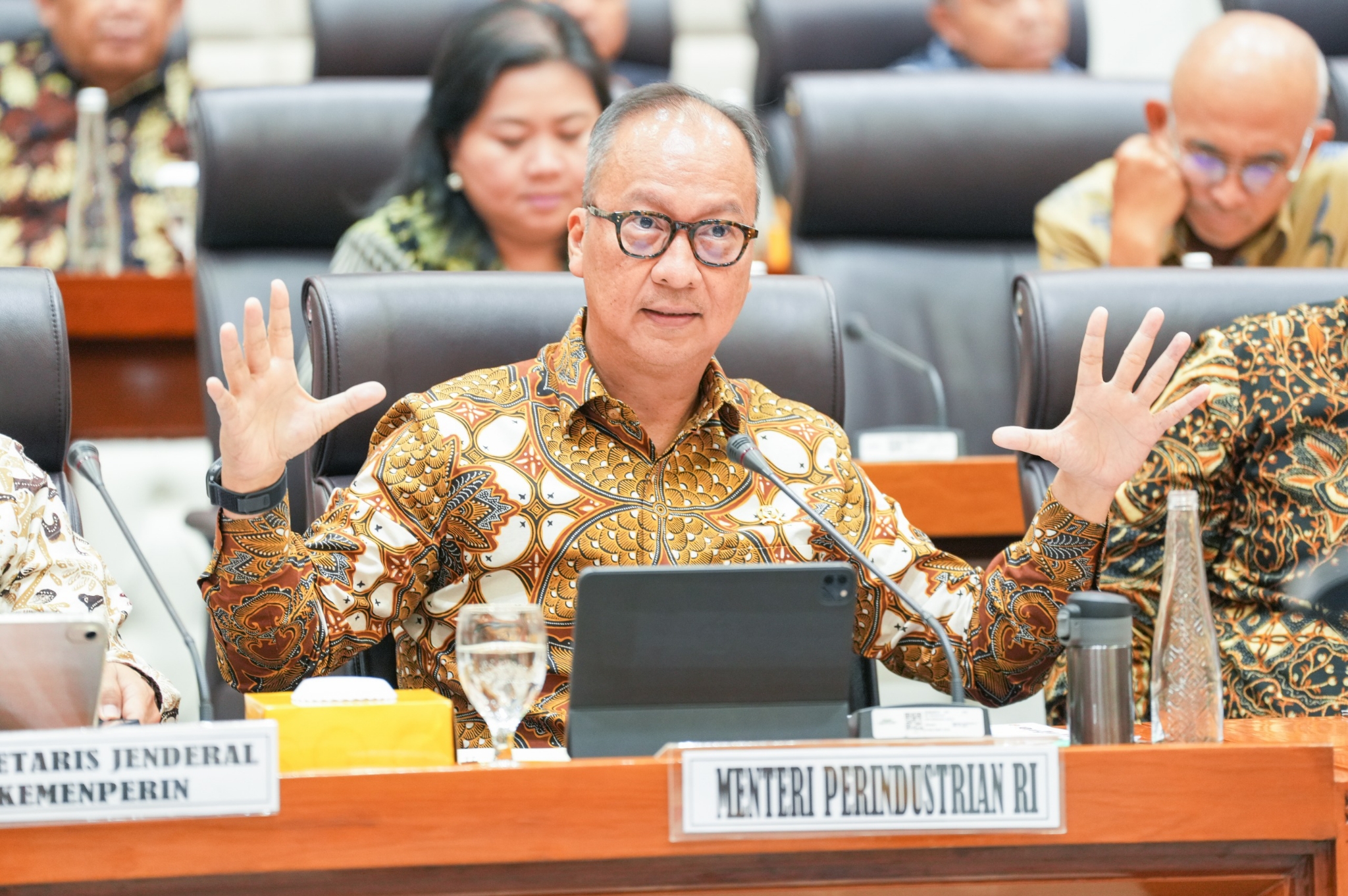 Menteri Perindustrian Agus Gumiwang Kartasasmita