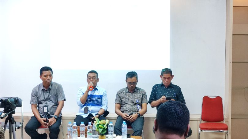 RANGKAIAN HJKS 2025: Kepala Bidang Kebudayaan Disbudporapar Kota Surabaya, Herry Purwadi (dua dari kiri) saat memaparkan konsep Festival Rujak Uleg pada Perayaan HJKS ke-732.